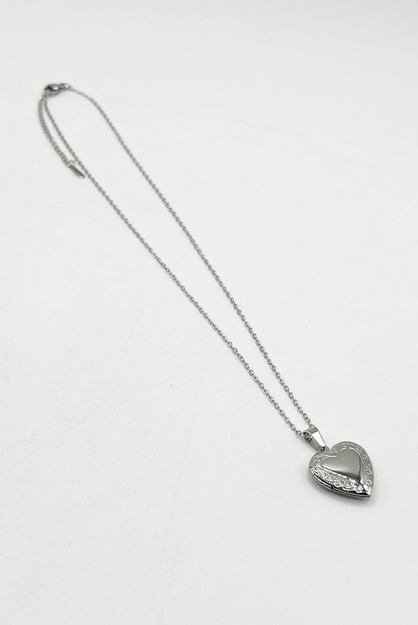 Large Heart Pendant Locket Necklace In Silver - Gift Boxed JE317521