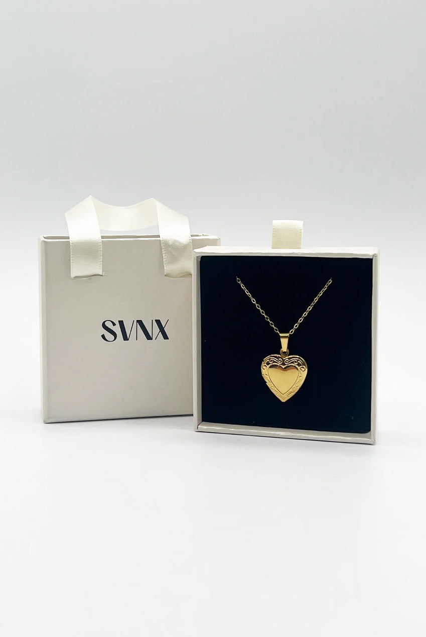 Large Heart Locket Necklace In Gold JE317524