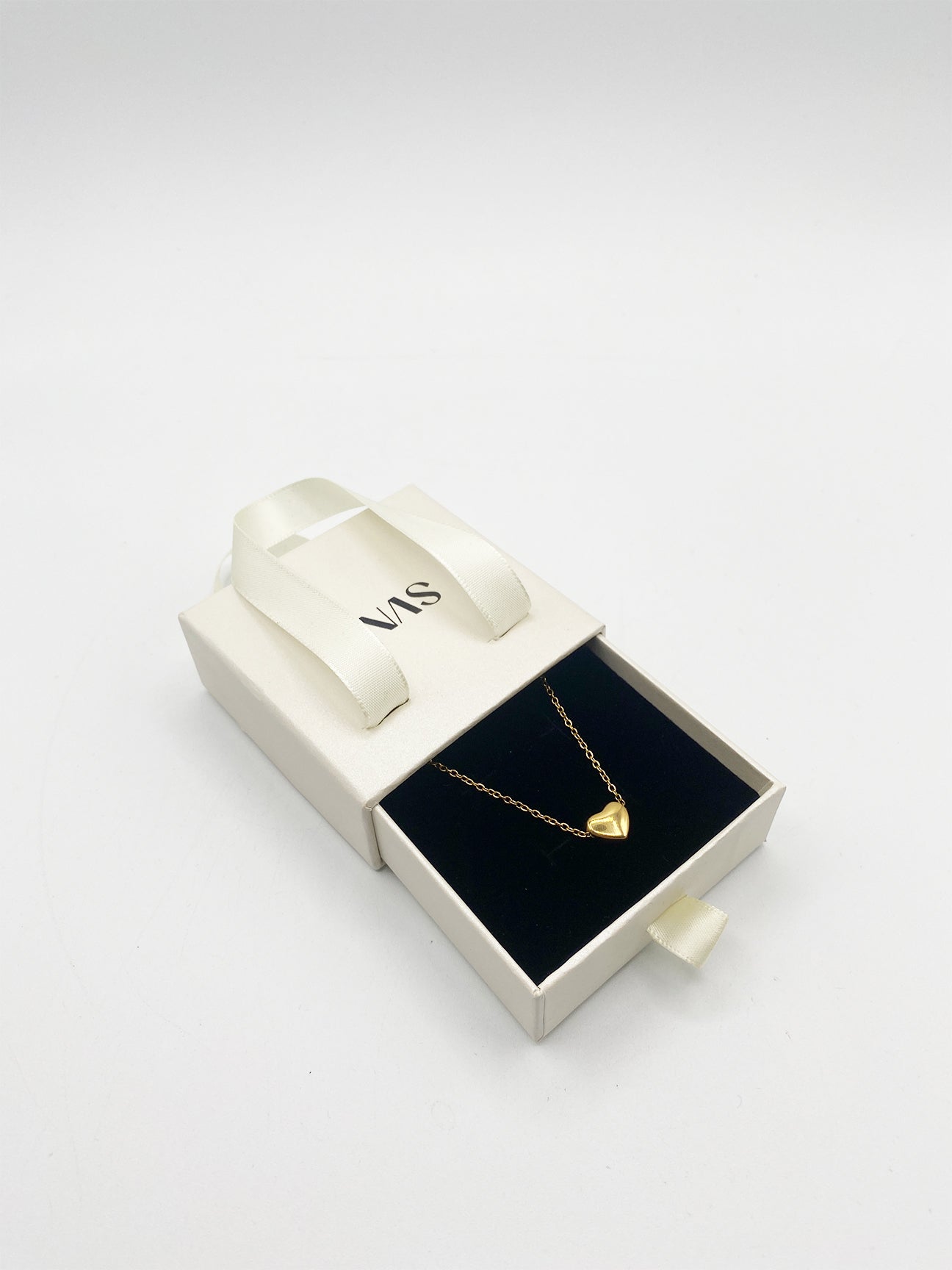 Small Heart Necklace In Gold JE400224