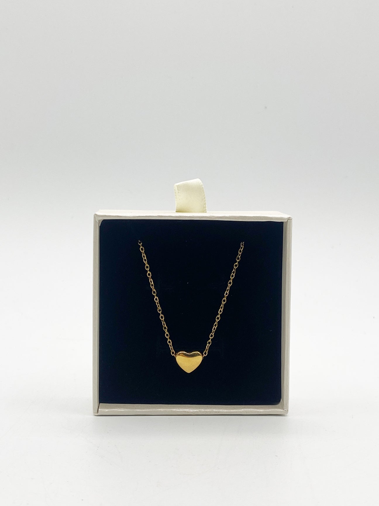 Small Heart Necklace In Gold JE400224