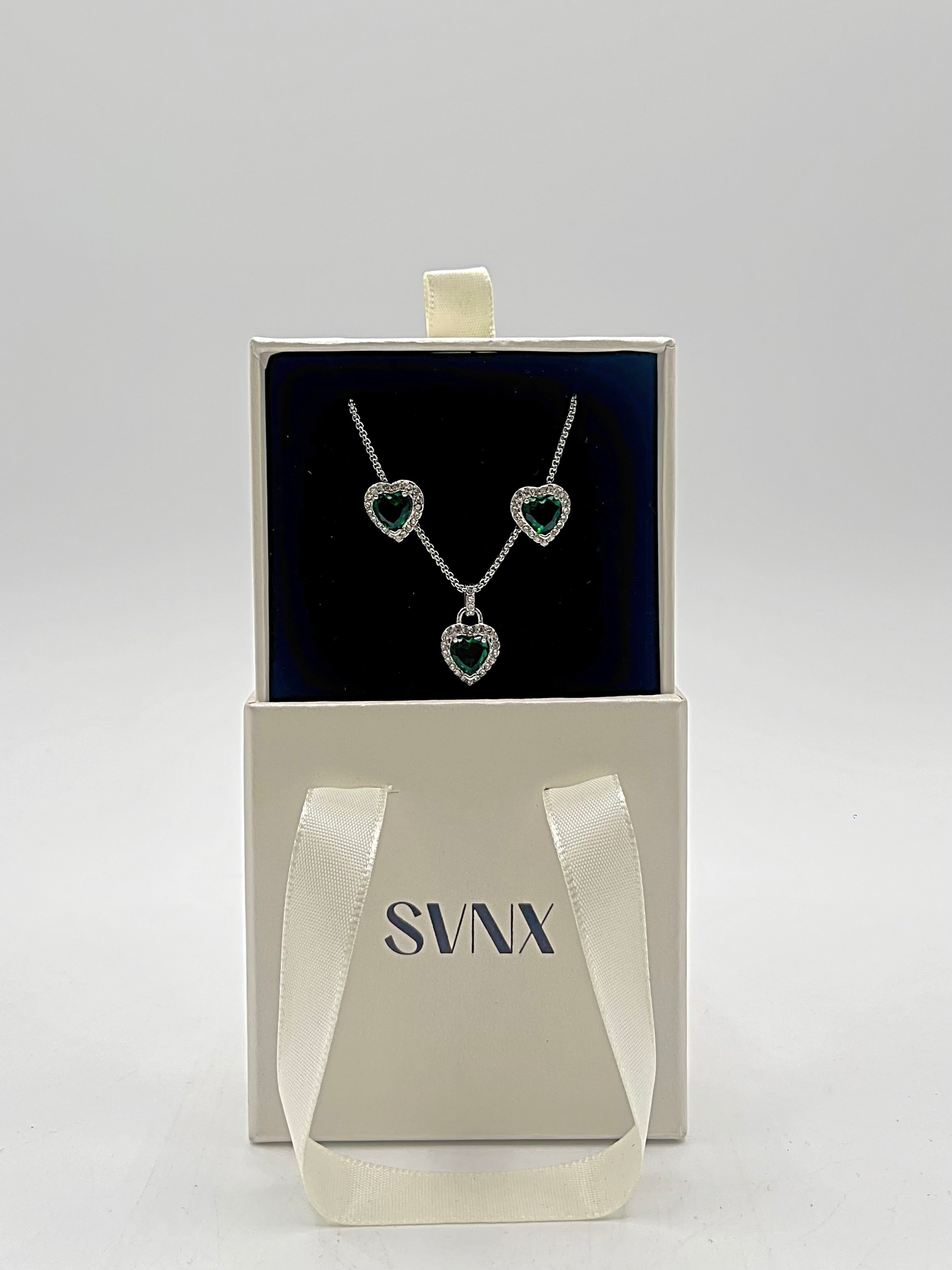 Green Diamante Heart Necklace And Earrings Set In Silver JE400421