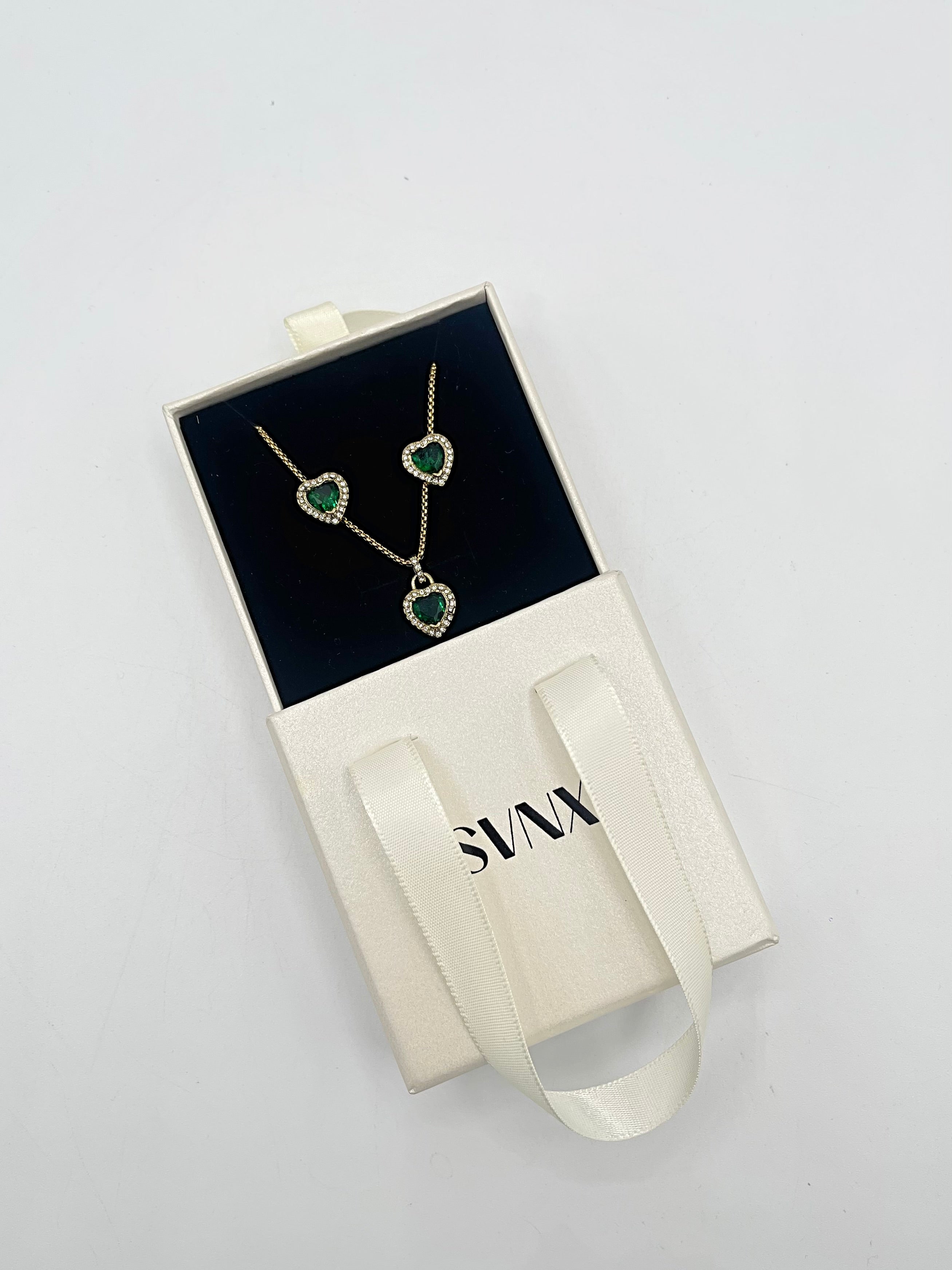 Emerald Green Diamante Heart Necklace And Earrings Set In Gold JE400424