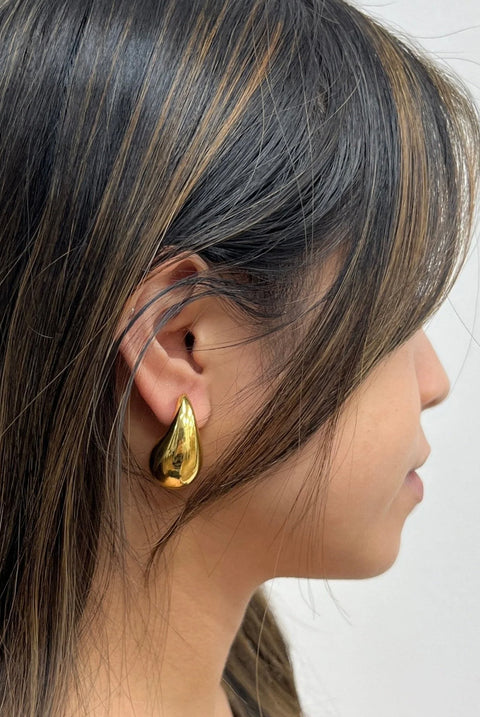 Chunky Waterdrop Earrings In Gold by SVNX