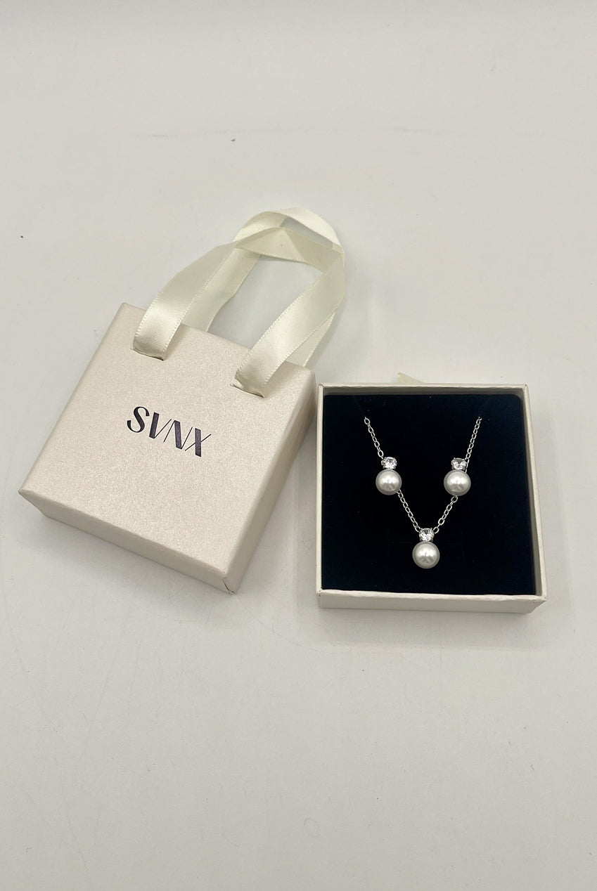 Pearl Diamante Earrings & Necklace Set In Silver JE401321