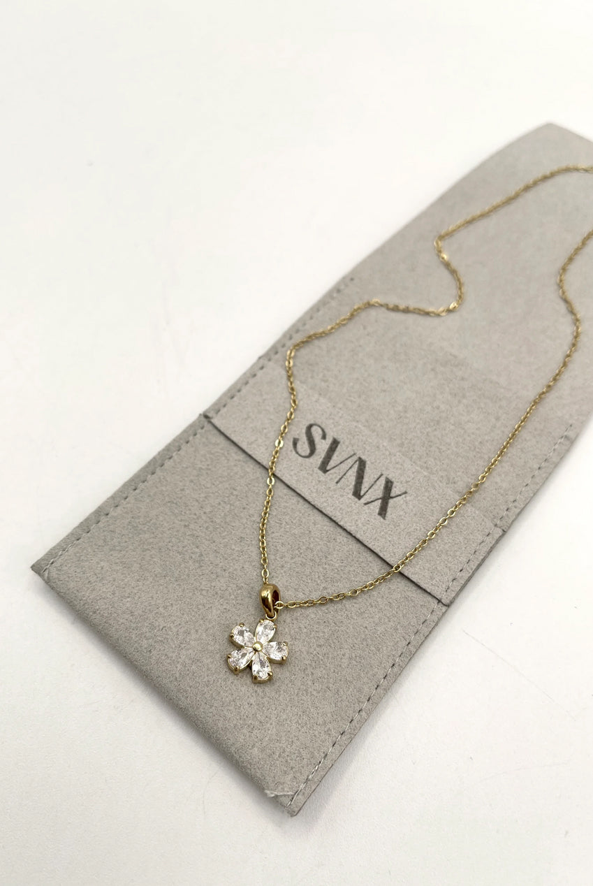 Floral Crystal Pendant Necklace In Gold JE401824