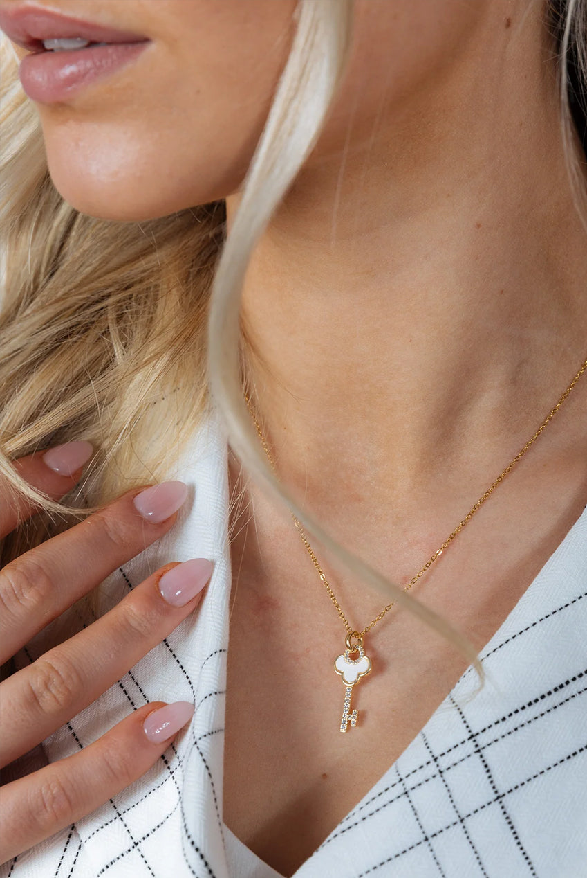 Key Diamante Pendant Necklace JE402724
