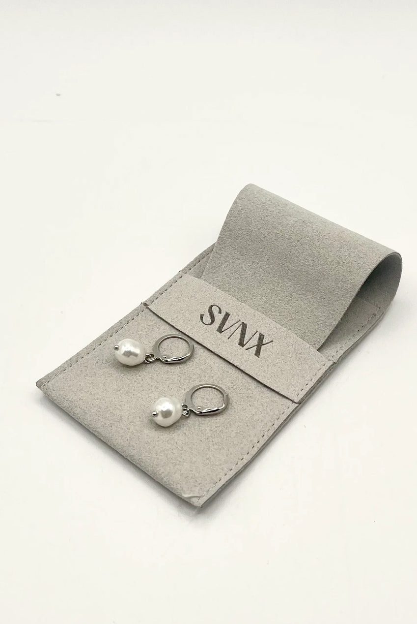 Baroque Pearl Earrings In Silver JE402921