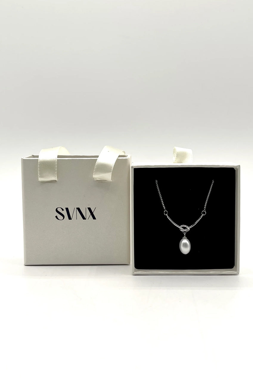 Baroque Oval Pearl Necklace In Silver JE403021