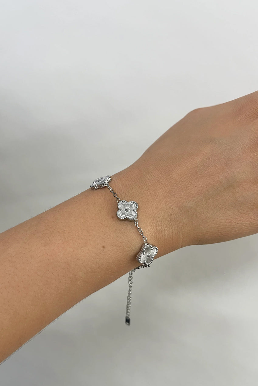 Clover Bracelet & Earrings With Pearl Detail In Silver JE403221