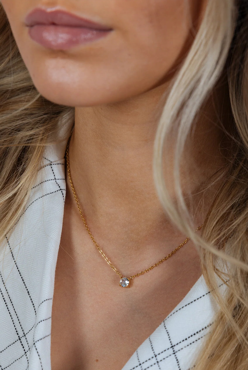 Dainty Crystal Necklace - Gift Boxed JE403724