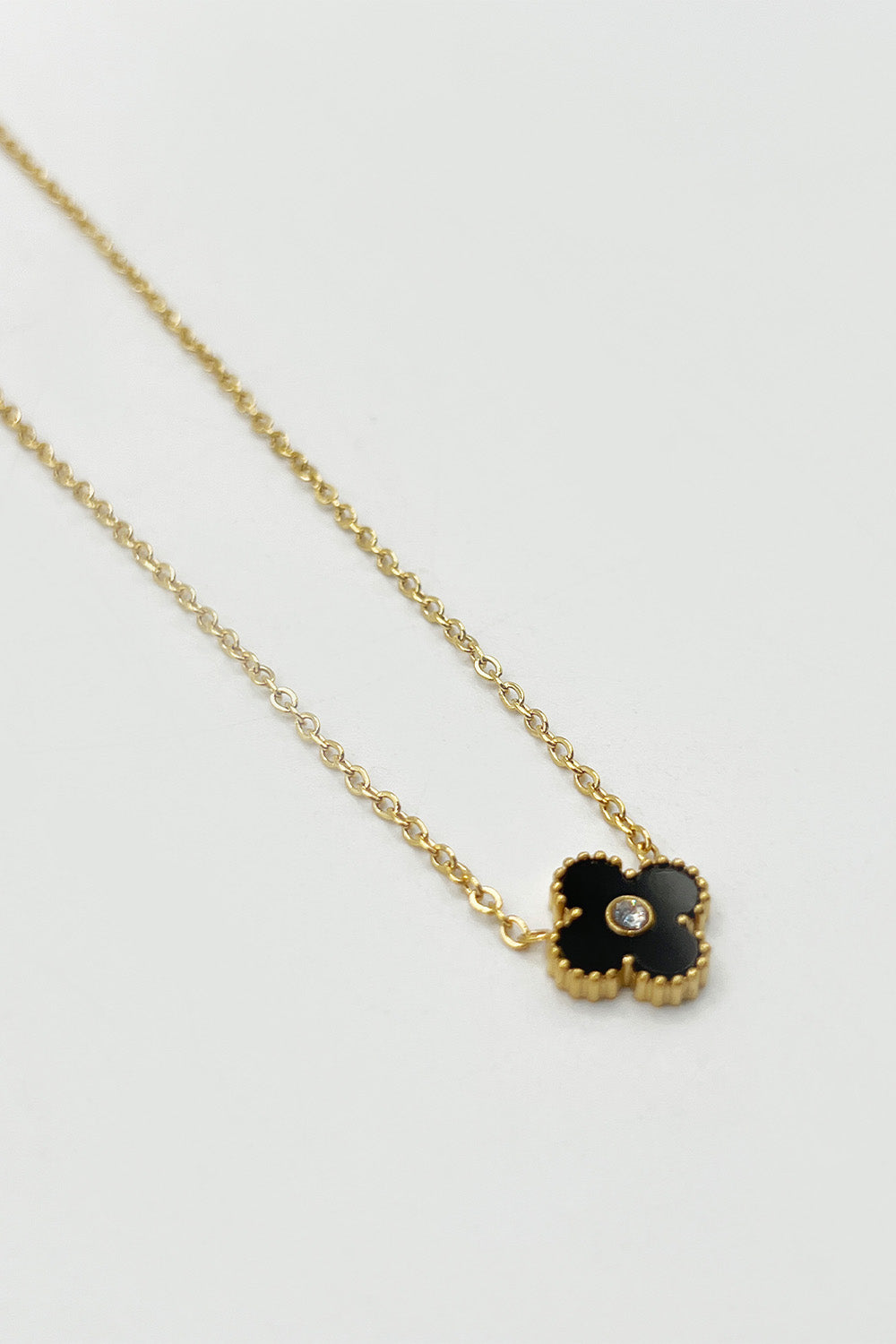 Mini Clover Necklace In Gold Black - Gift Boxed JE404602