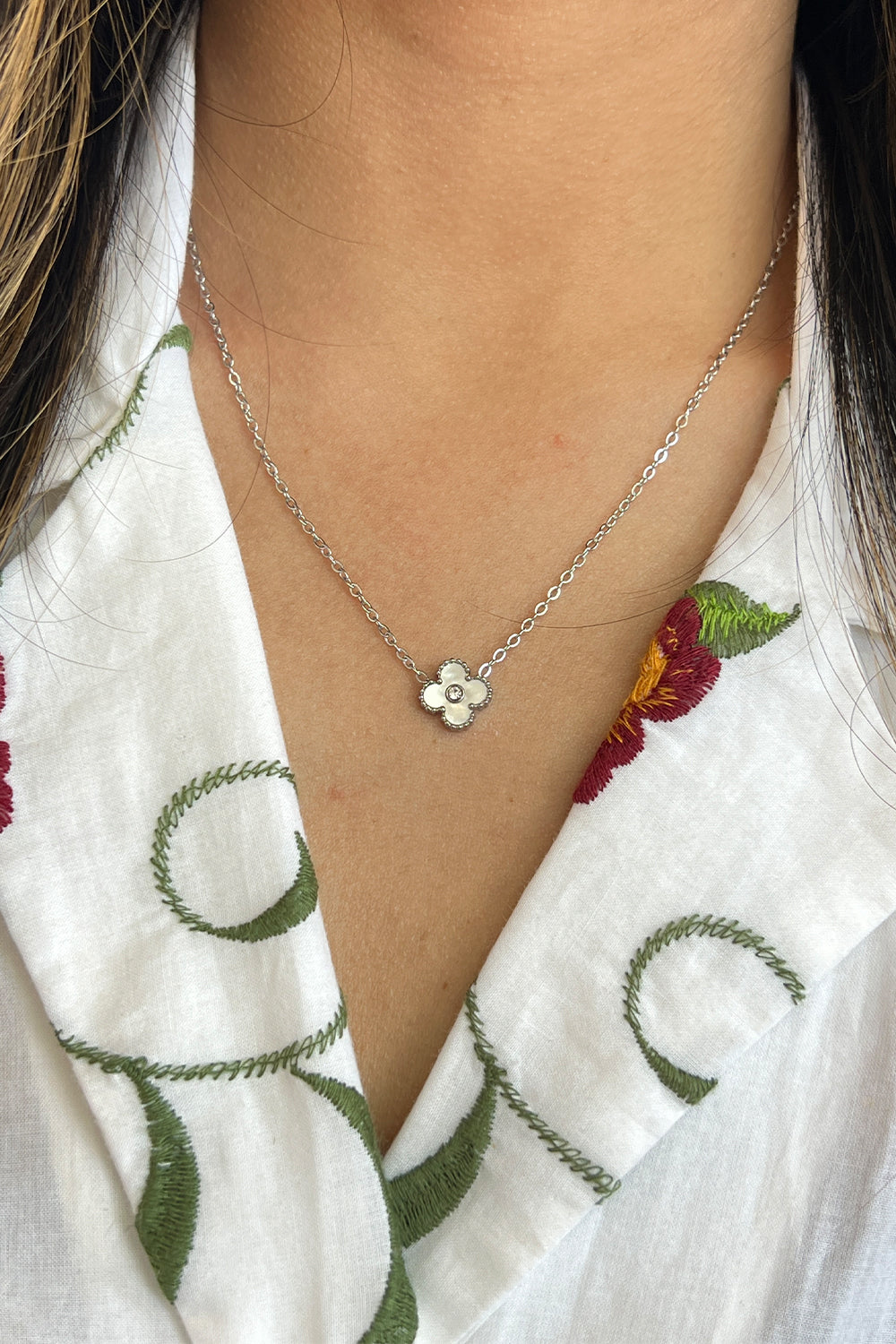 Mini Clover Necklace In Silver White With Gift Box JE404621