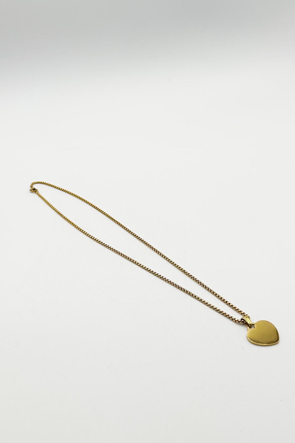 Heart Shape Pendant Necklace In Gold - Gift Boxed JE410124