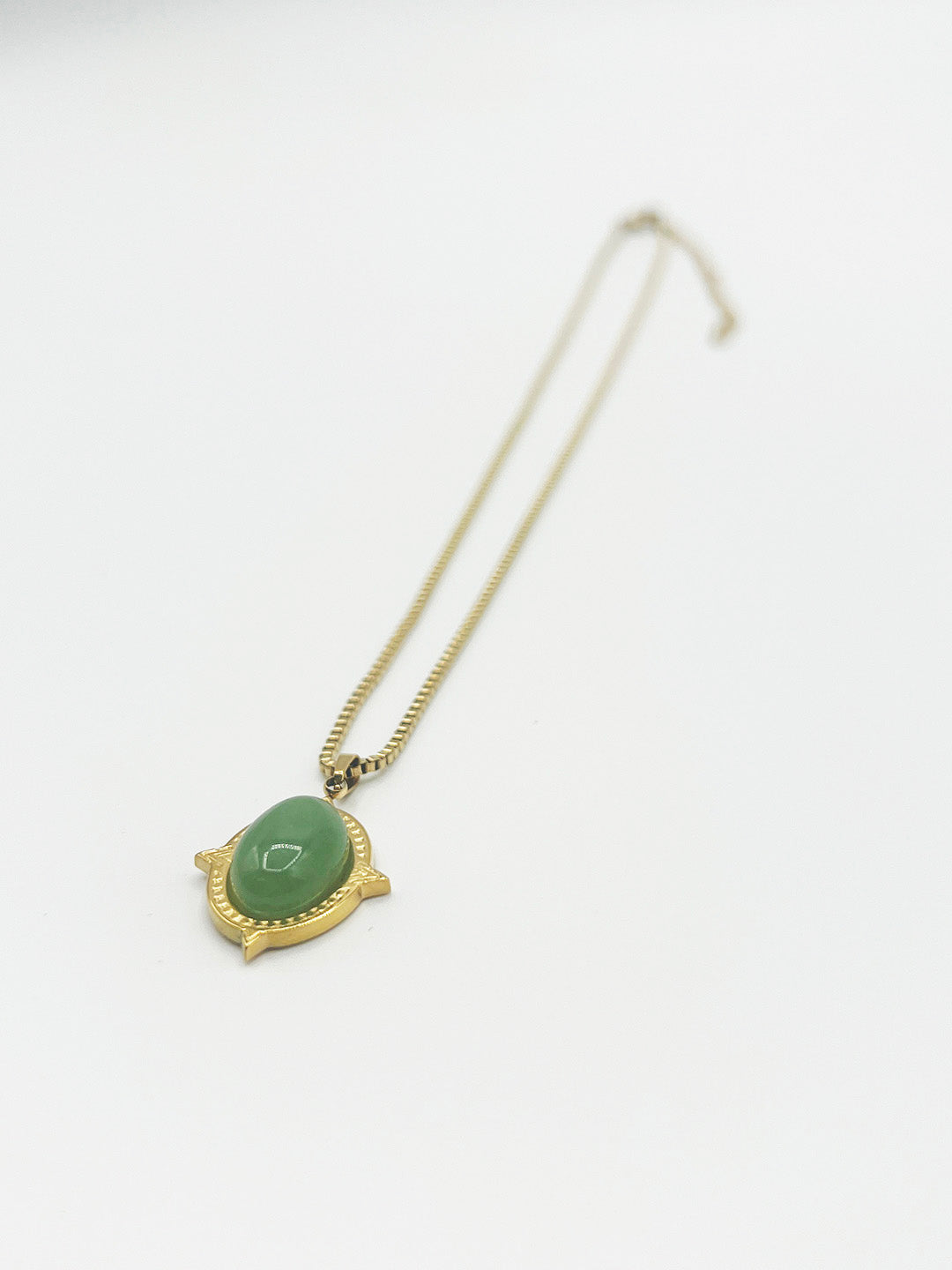 Green Stone Pendant Necklace - Gift Boxed JE410817
