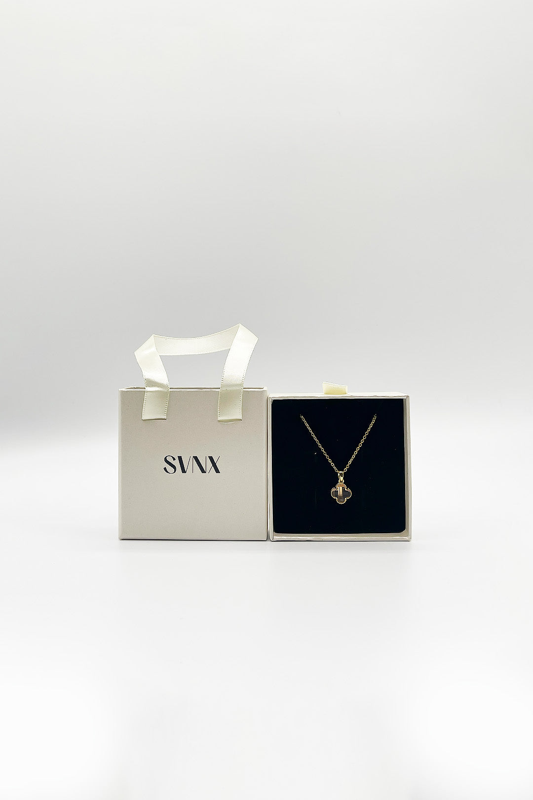 Blush Clover Crystal Pendant Necklace - Gift Boxed JE411609