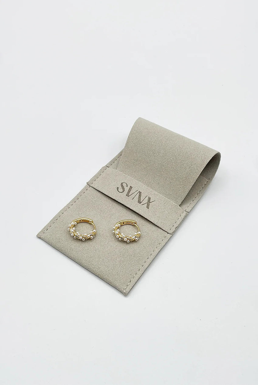 Pearl Vine Hoop Earrings In Gold JE413924