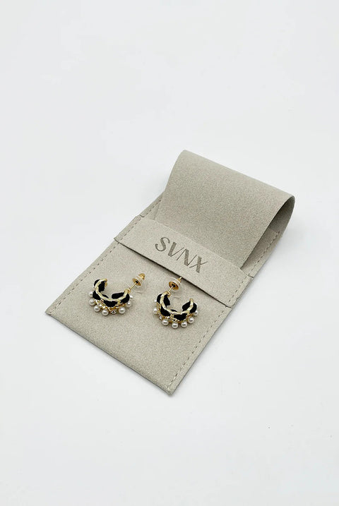 Pearl & Noir Chain Double Hoop Earrings In Gold by SVNX