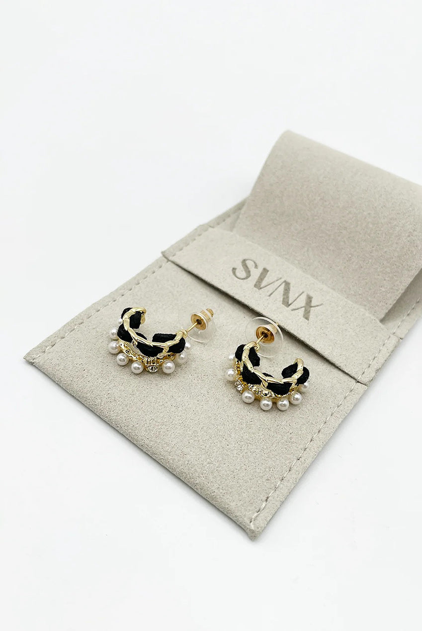 Pearl & Noir Chain Double Hoop Earrings In Gold JE414124