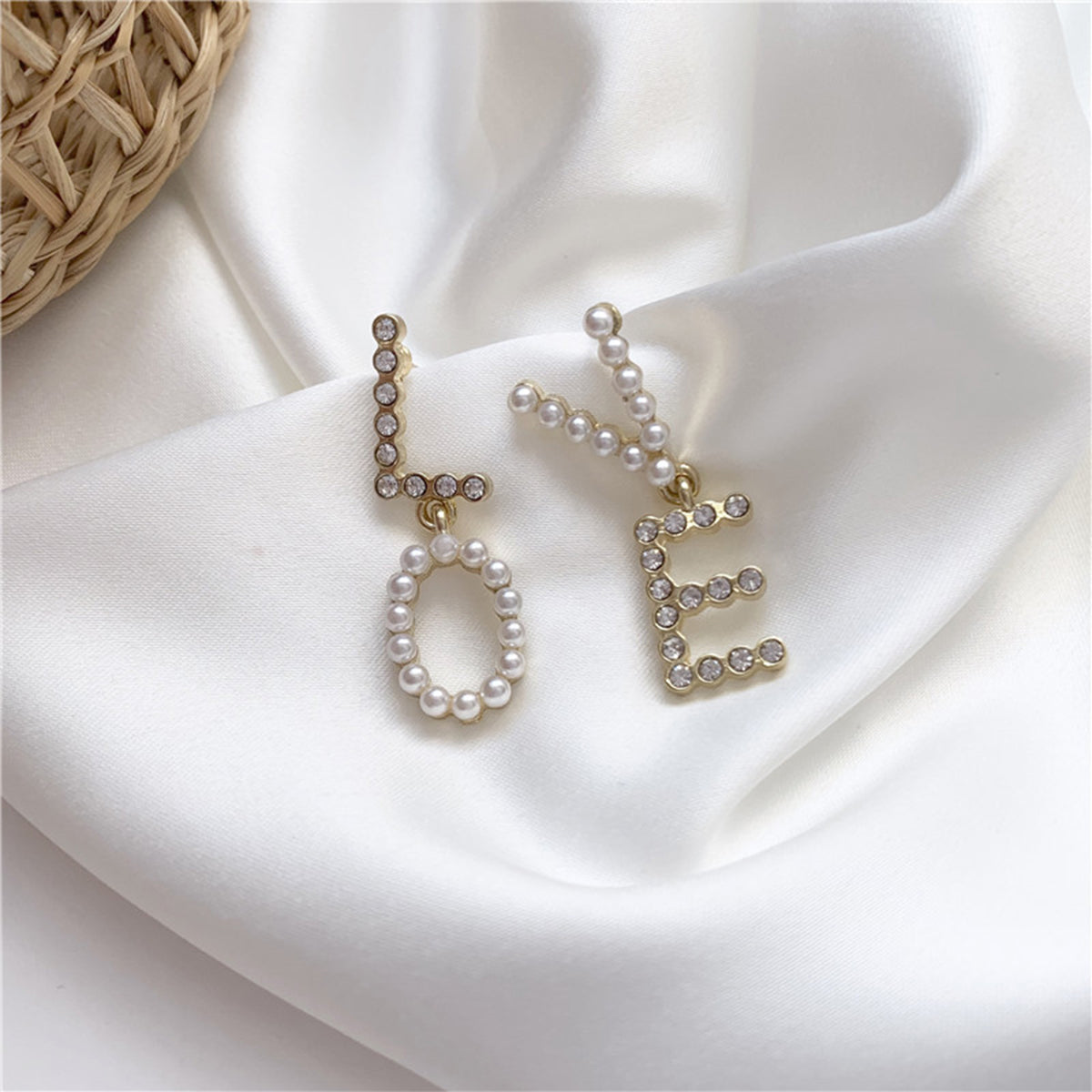 LOVE Drop Earring In Pearl And Gold LE300G