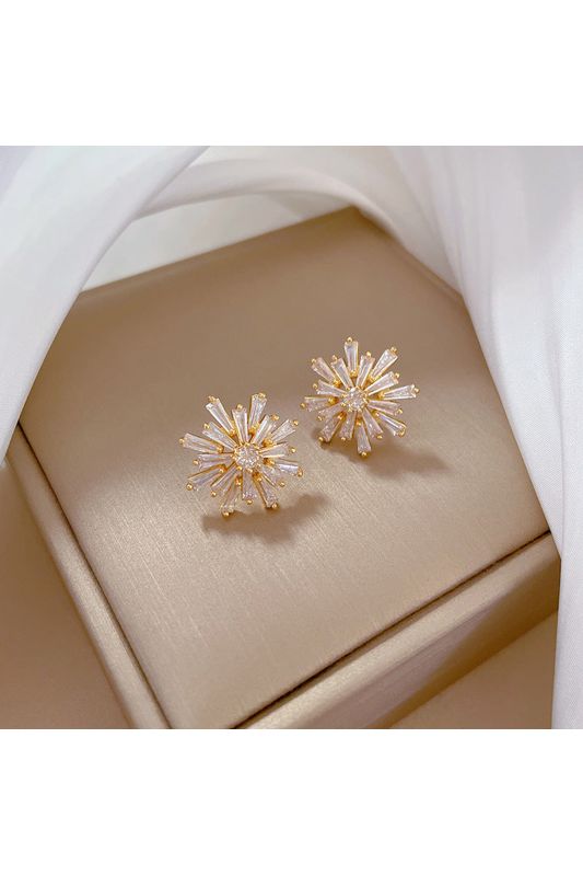 Cubic Zirconia Starburst Earring In Gold LEN457G