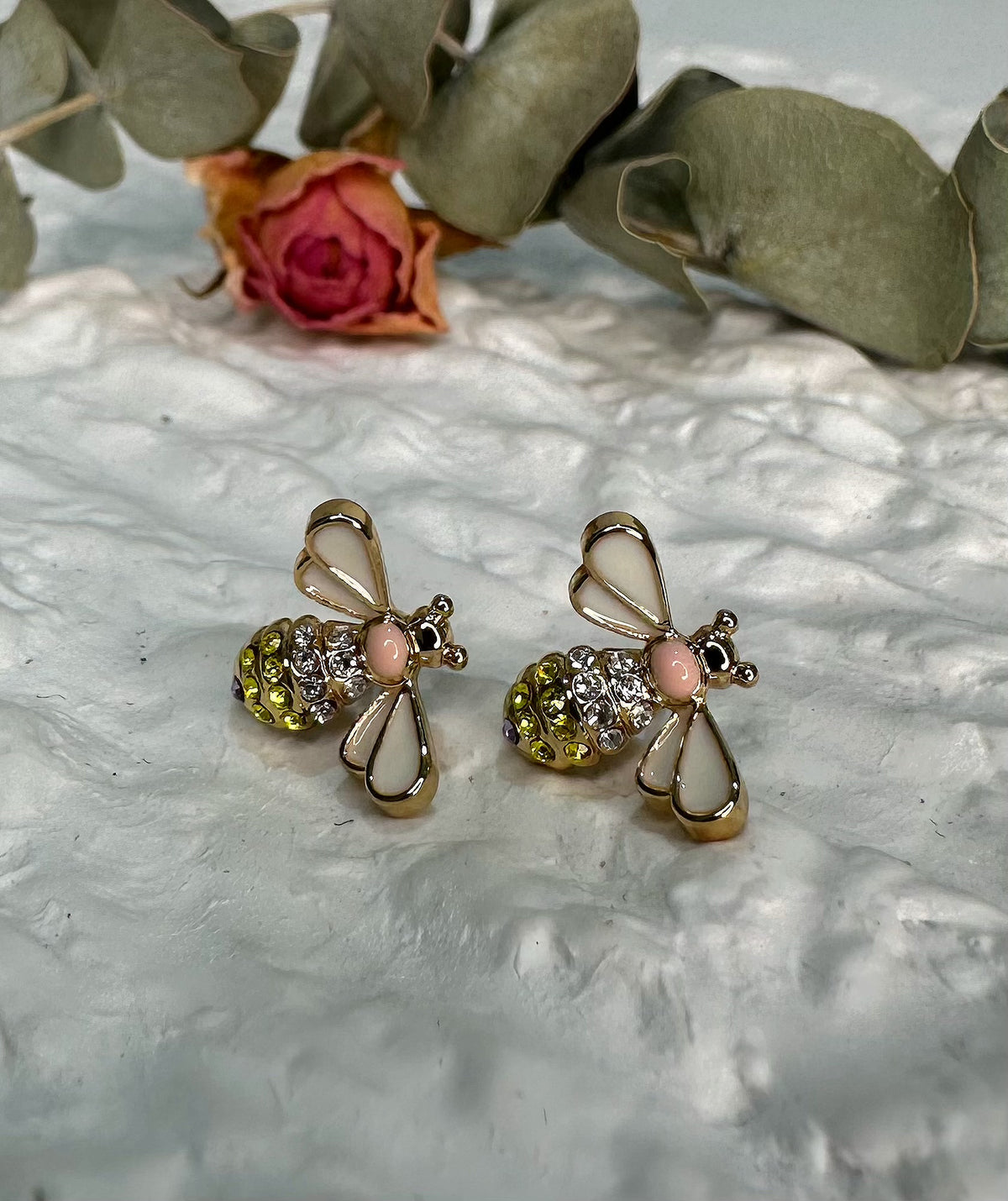 Enamel & Crystal Bee Earring In White/pink LES01W