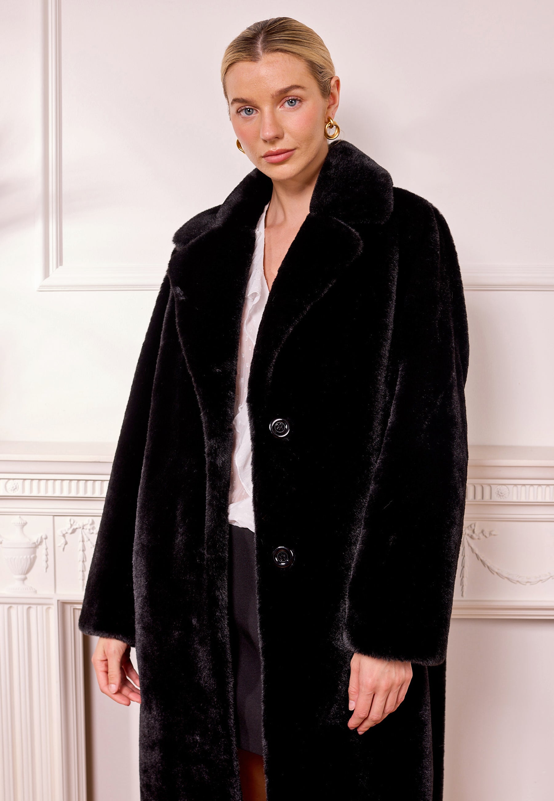Faux Fur Coat In Black M039051