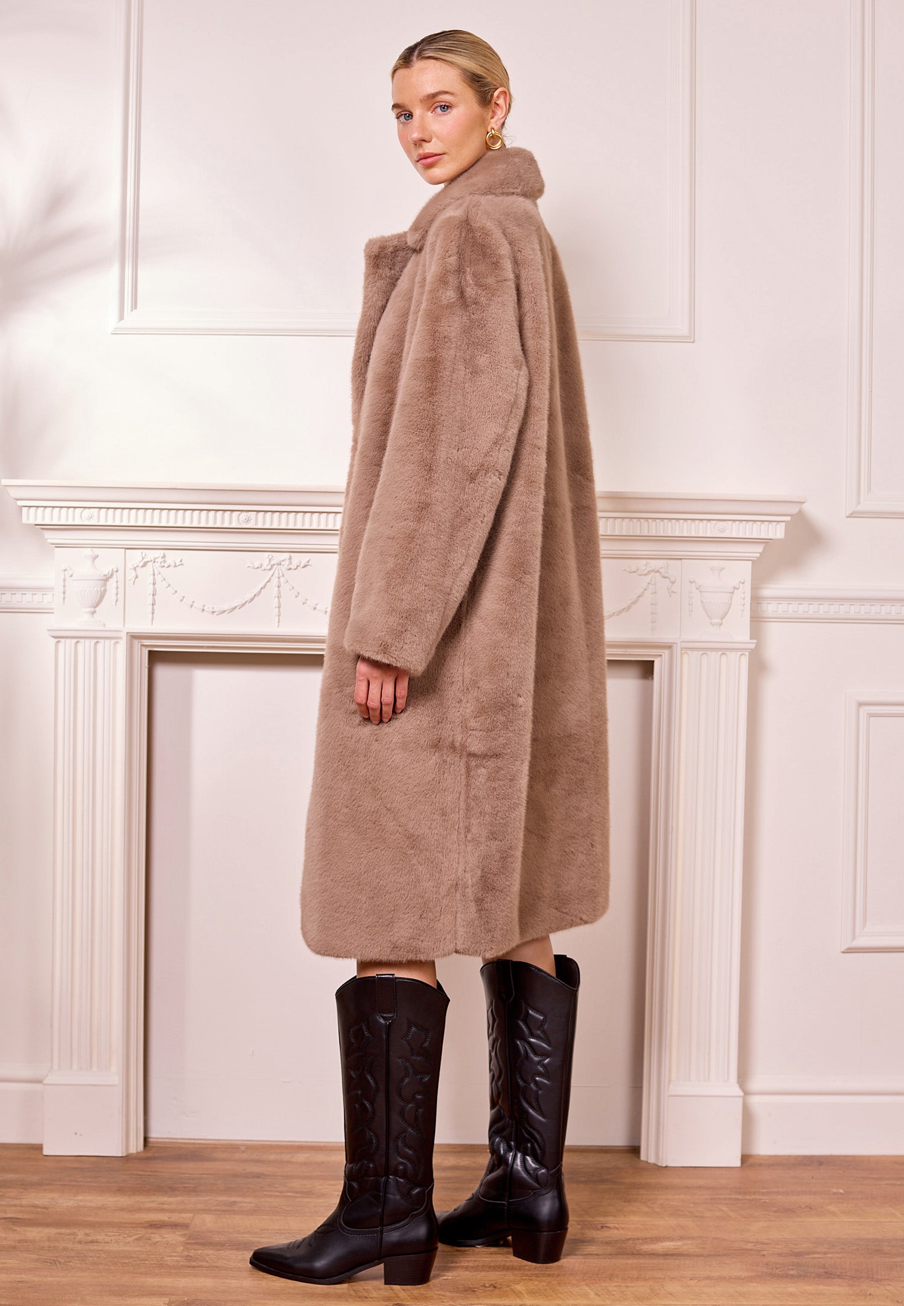 Faux Fur Coat In Coffee M039051