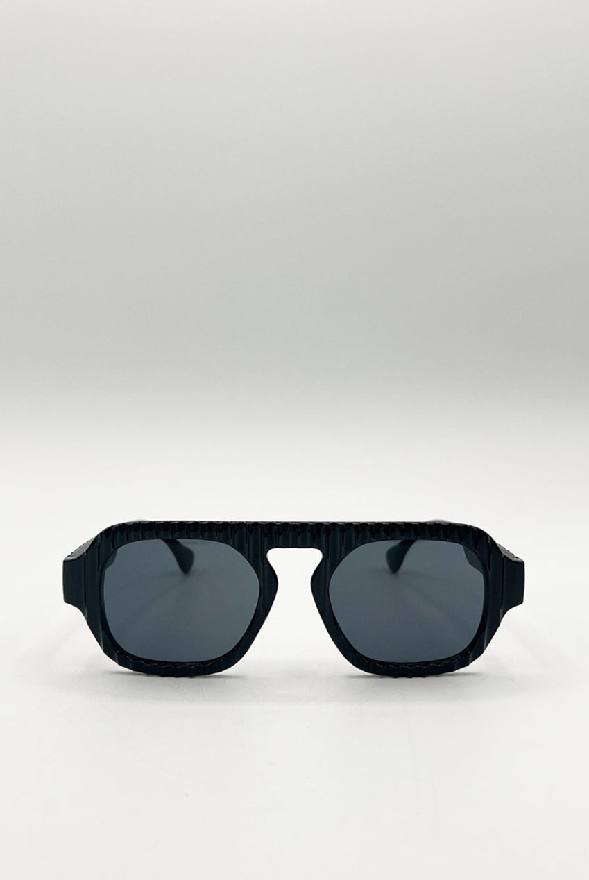 Retro Ribbed Navigator Sunglasses In Black SG2500202