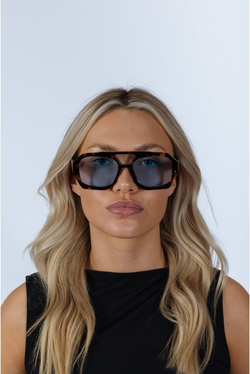 Tortoiseshell Navigator Sunglasses With Blue Lenses SG2500320