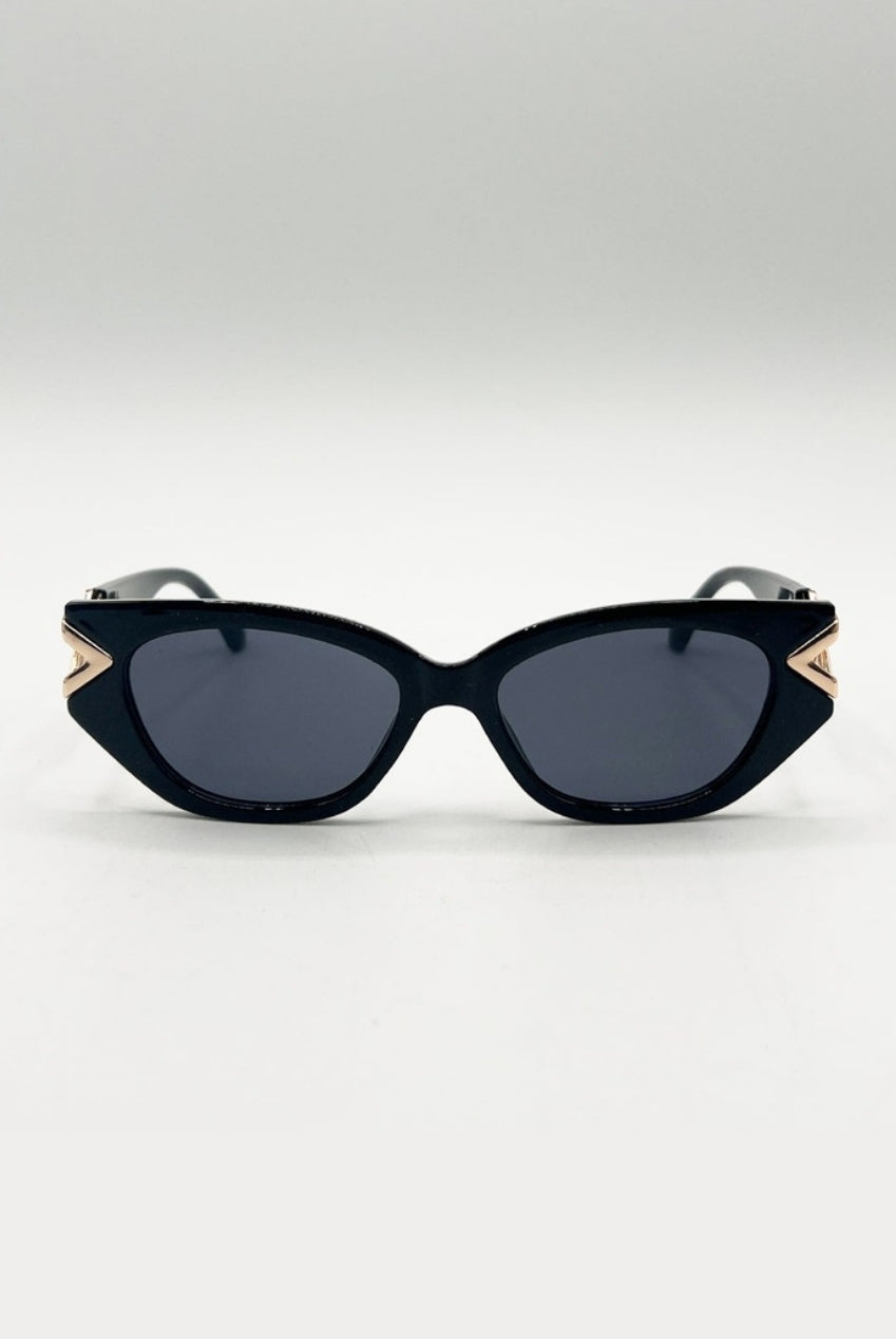 Cat-Eye Sunglasses With Side Detail In Black SG2500702