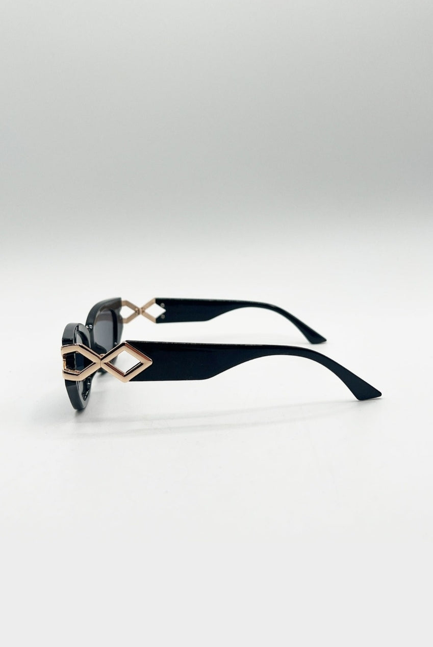 Cat-Eye Sunglasses With Side Detail In Black SG2500702