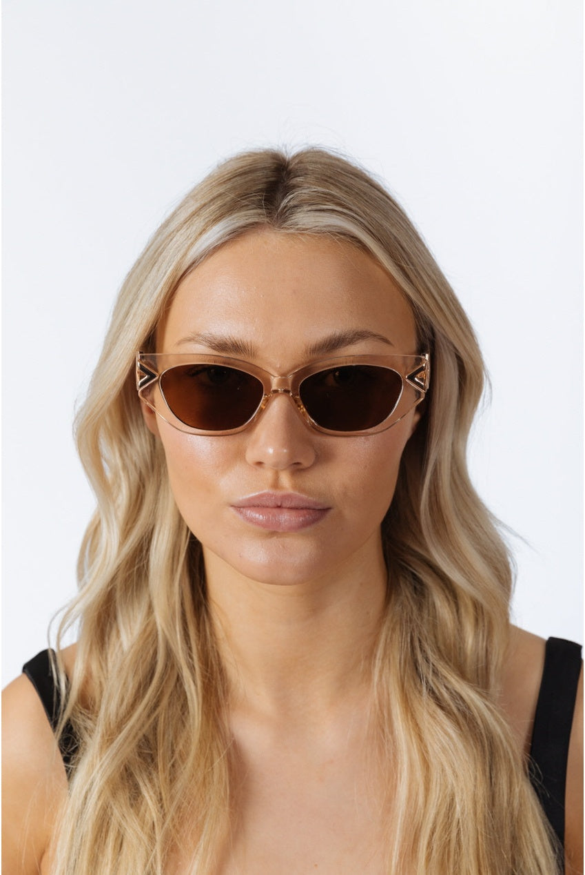 Cat-Eye Sunglasses With Side Detail In Clear Beige SG2500728