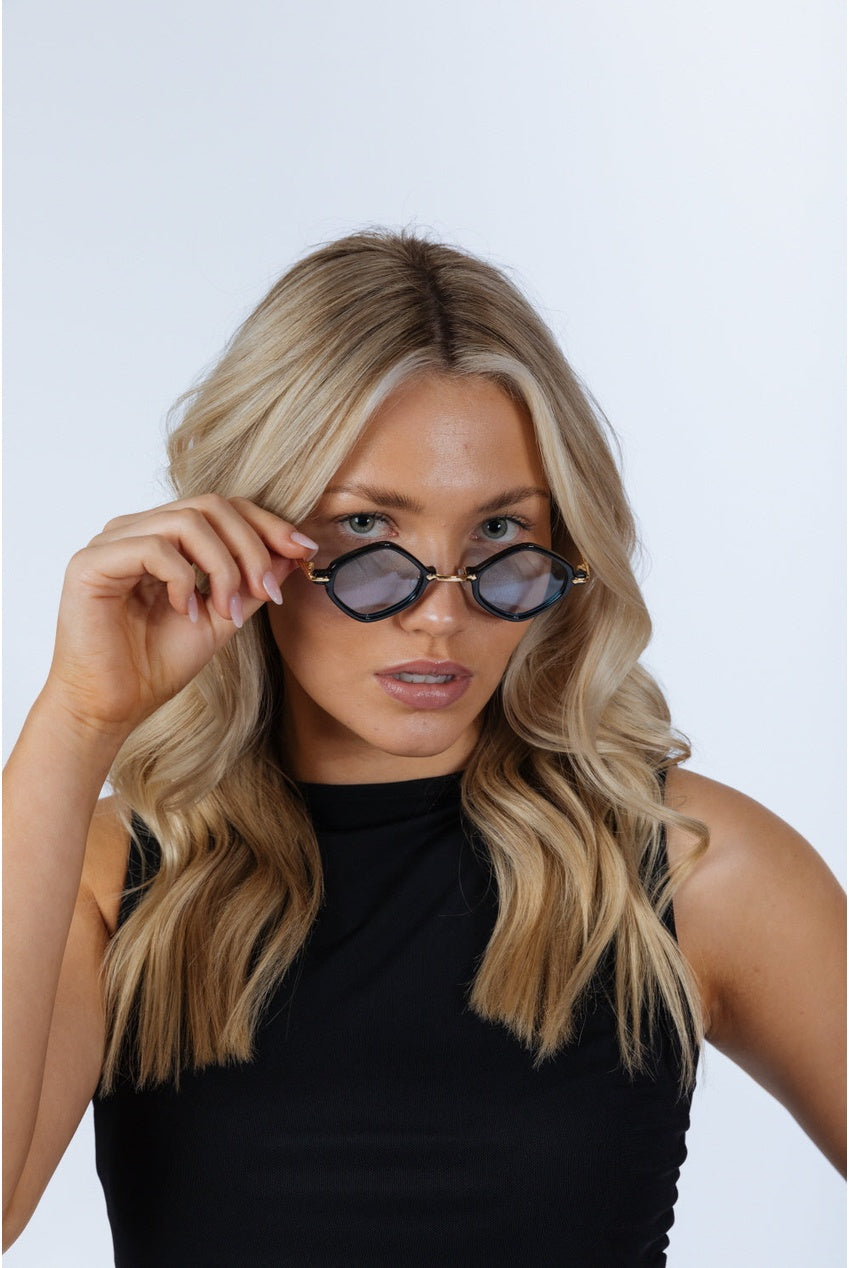 Diamond Shape Sunglasses In Black Blue SG2501102