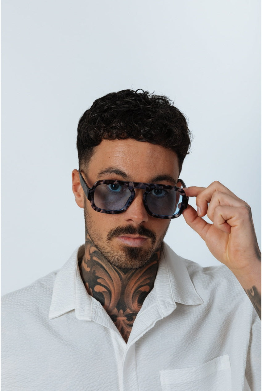 Tortoise Retro Navigator Sunglasses In Grey Blue SG2501320