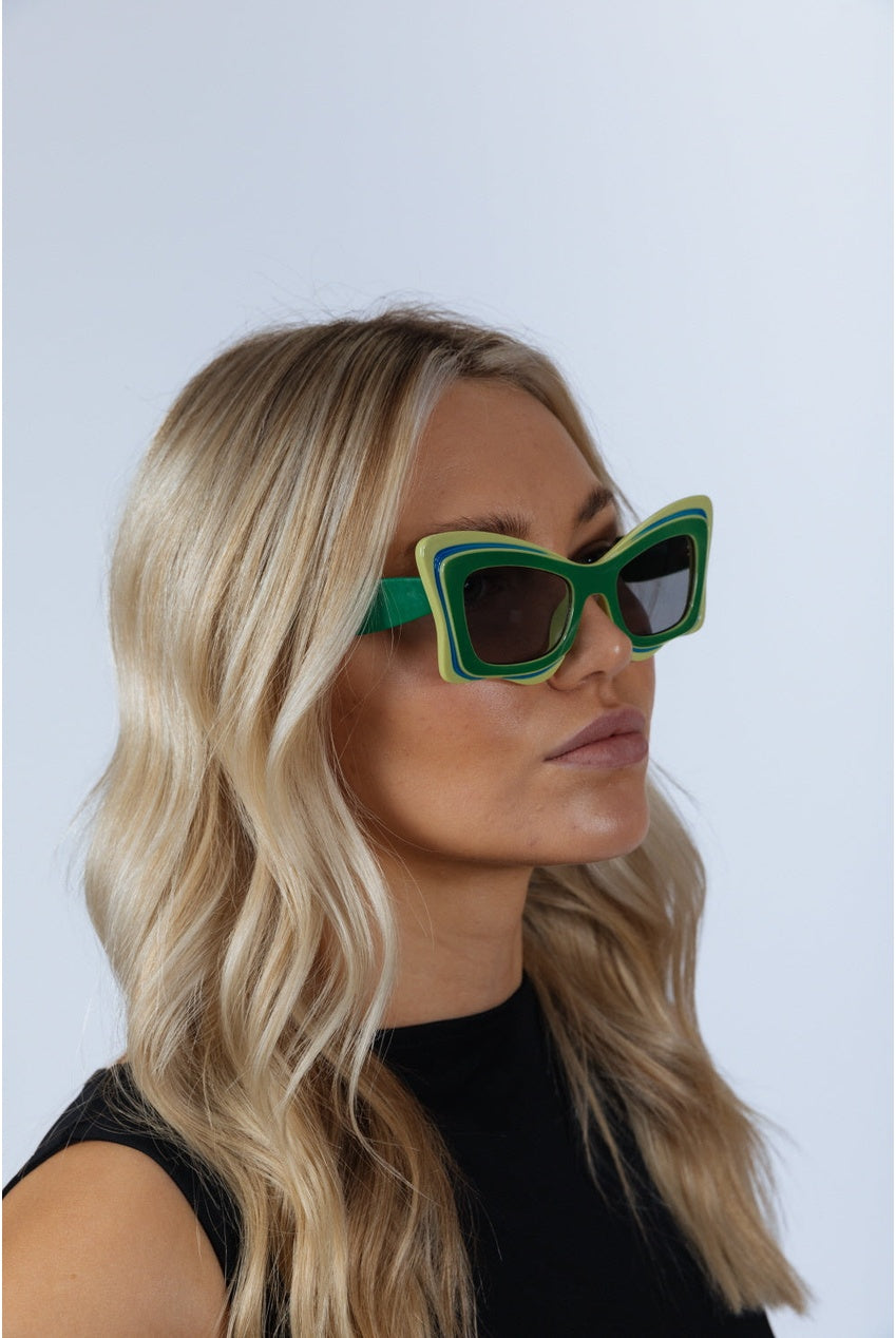 Bold Butterfly Cat-Eye Sunglasses Green Lime SG2501417