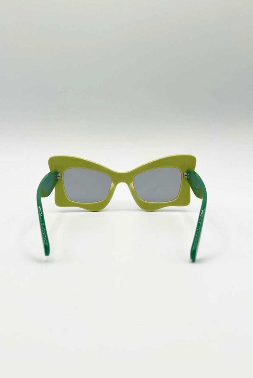 Bold Butterfly Cat-Eye Sunglasses Green Lime SG2501417