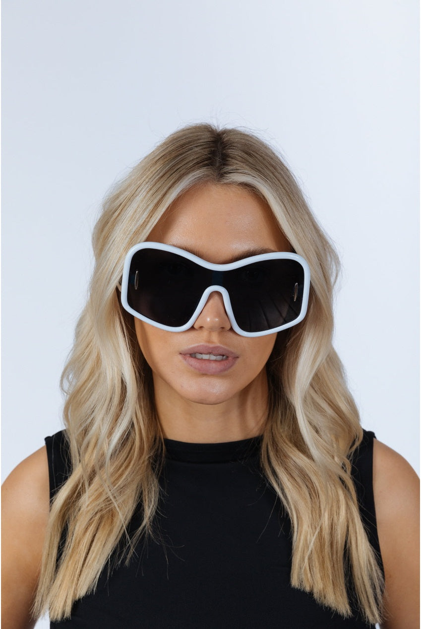 Square Oversized Mask Sunglasses In White Black SG2501507