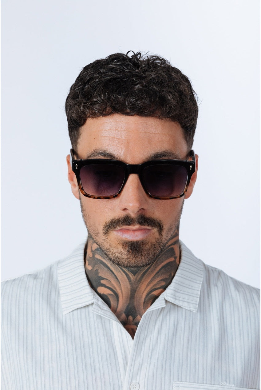 Square Sunglasses In Black Leopard SG2502302