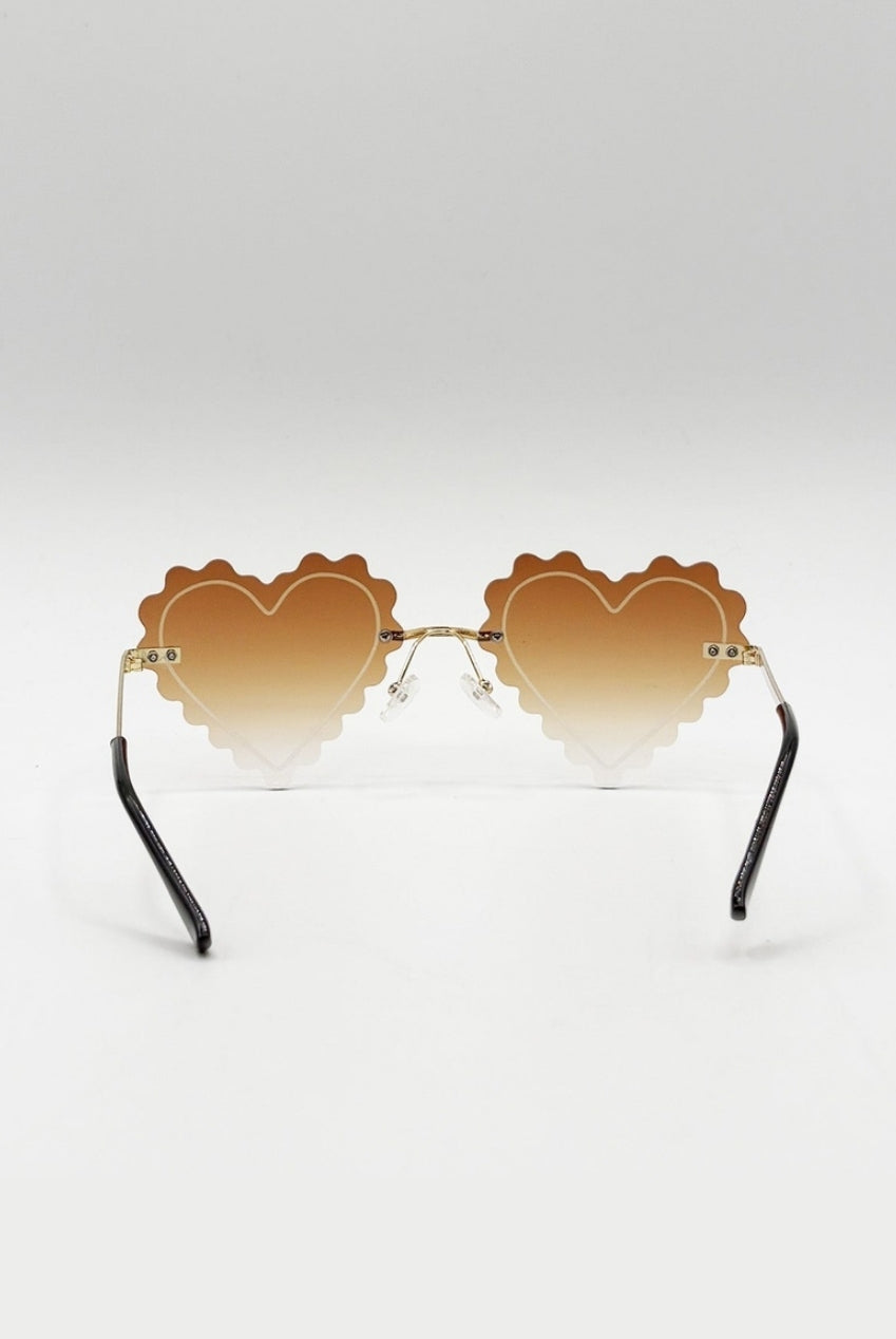 Scallop Heart Sunglasses In Brown SG2502406