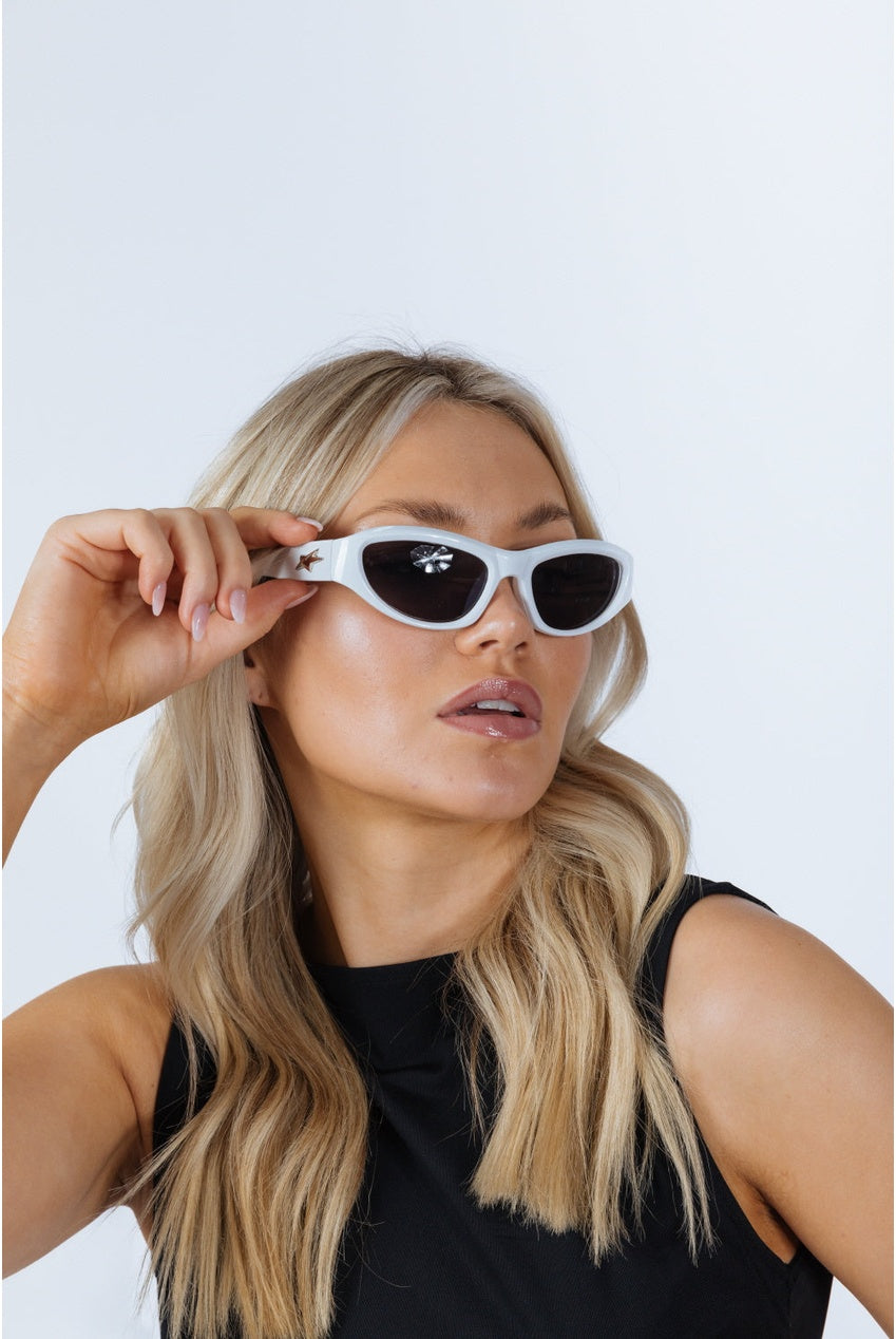 Star Racer Sunglasses In White SG2502607
