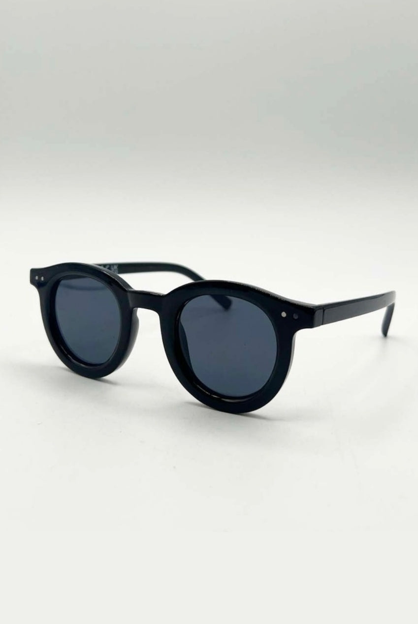 Bold Rounded Sunglasses In Black SG2502702