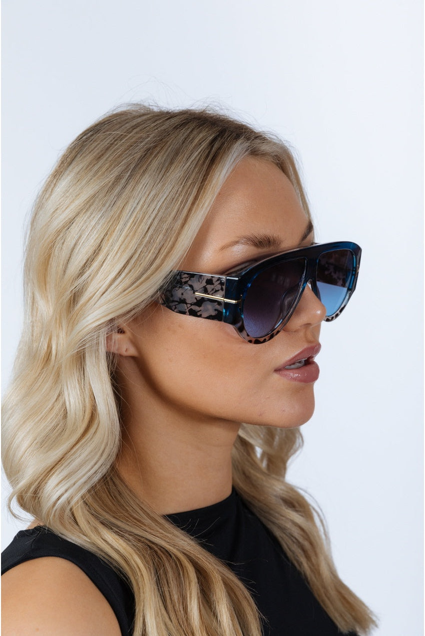 Oversized Rounded Sunglasses Blue Black SG2502901