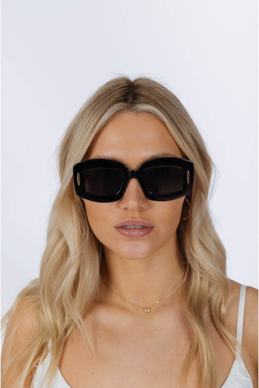Oversized Chunky Rectangle Sunglasses In Black SG2510202