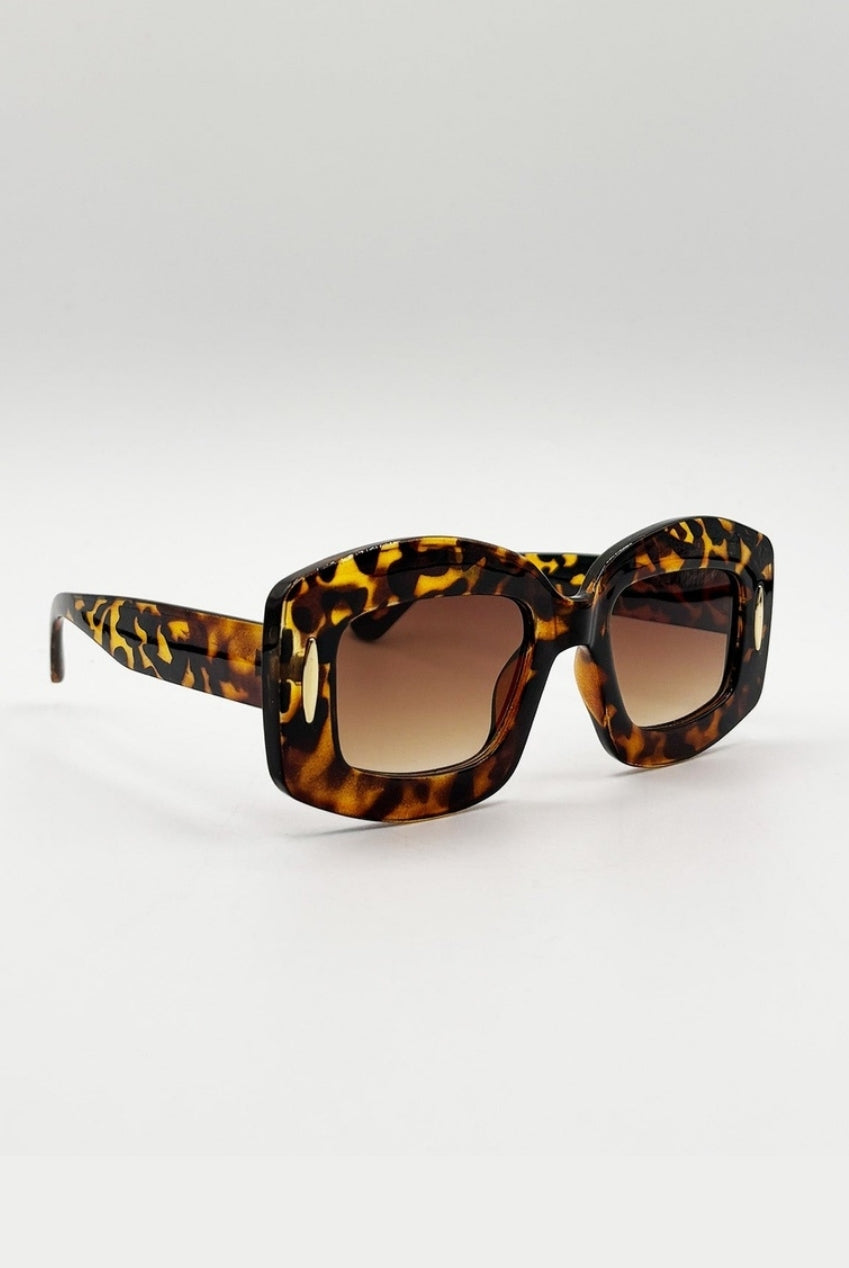 Oversized Chunky Rectangle Sunglasses In Tortoise SG2510205