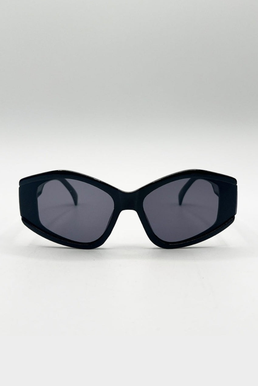 Angular Cat-Eye Sunglasses In Black SG2510302