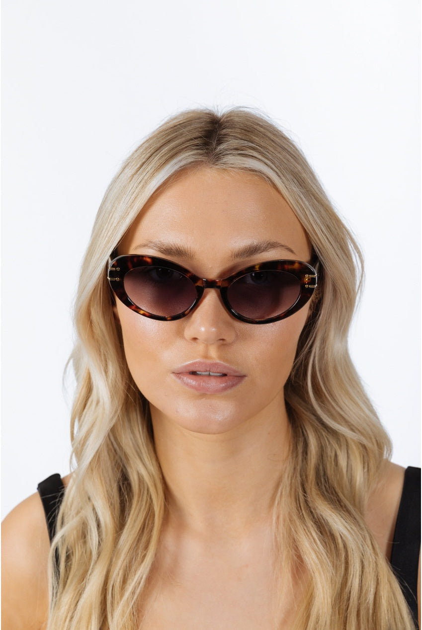 Oval Cat-Eye Sunglasses In Tortoise SG2510405