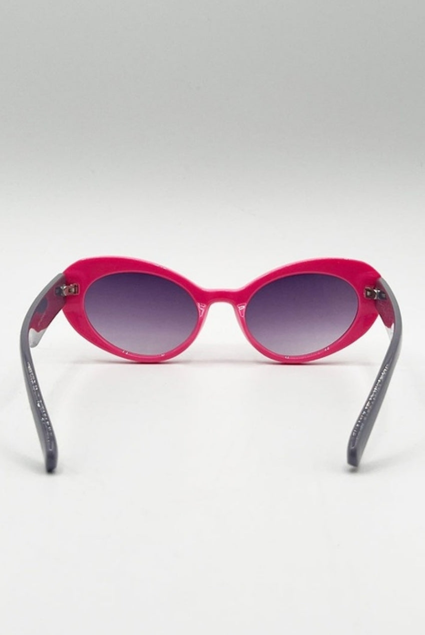 Oval Cat-Eye Sunglasses In Hot Pink SG2510409