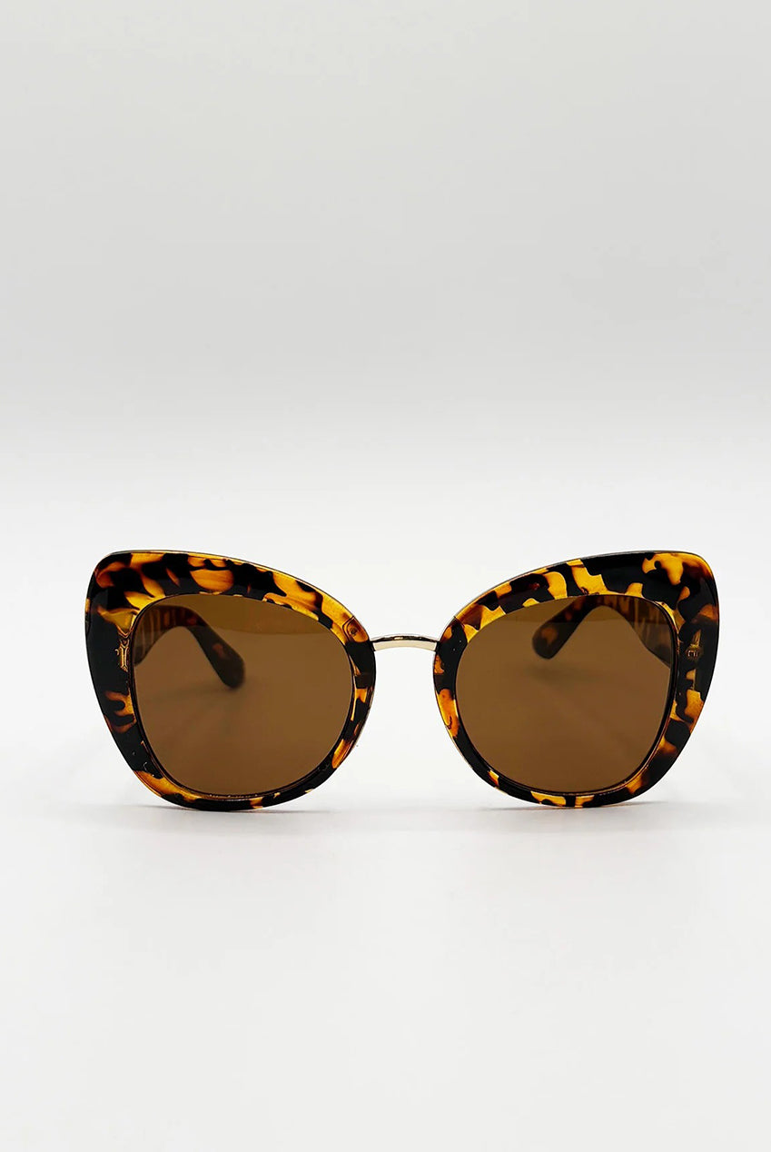 Oversized Cat-Eye Sunglasses In Tortoiseshell SG2510605