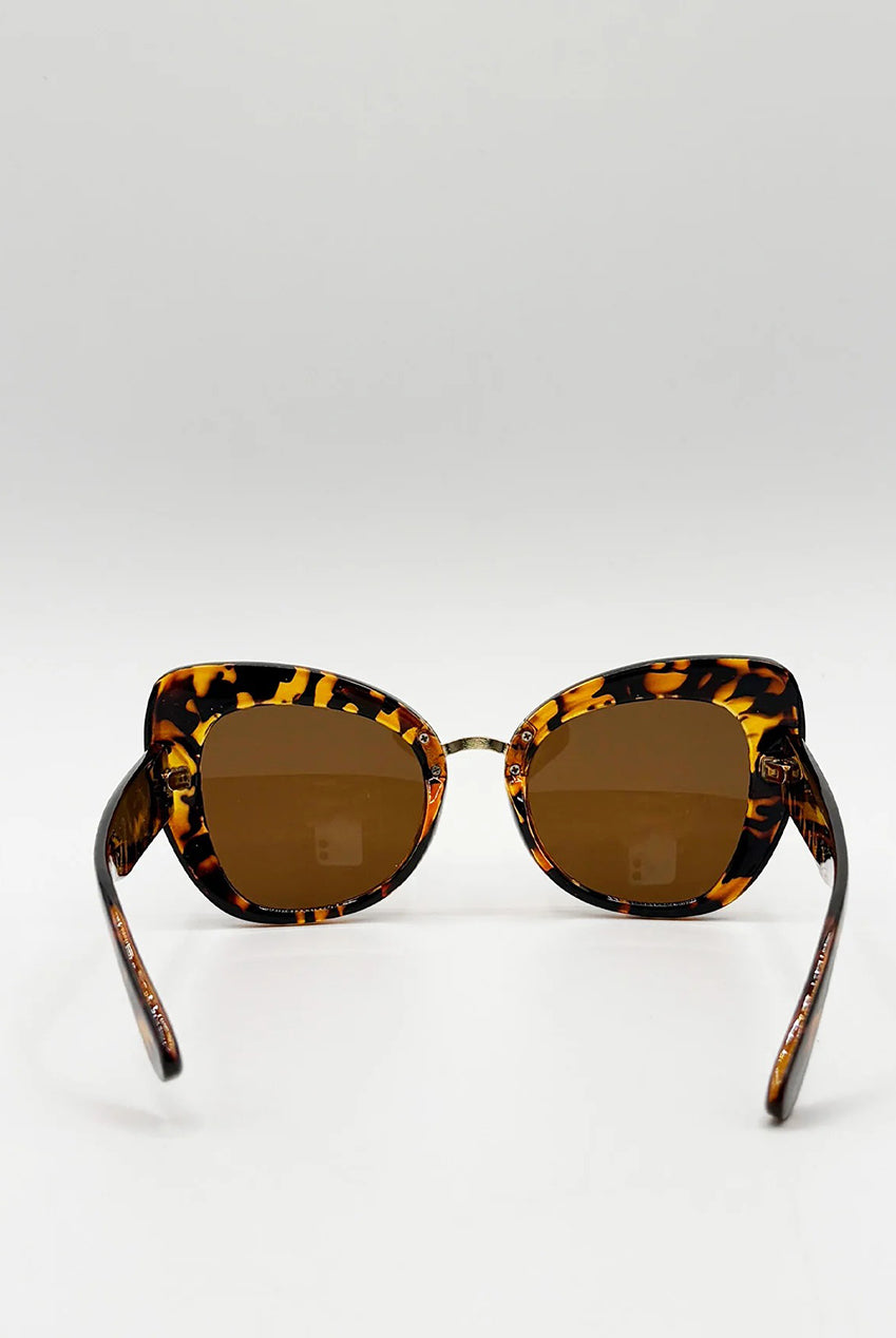 Oversized Cat-Eye Sunglasses In Tortoiseshell SG2510605