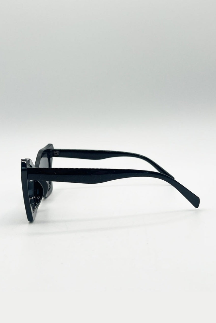 Oversized Cat-Eye Sunglasses In Black SG2510802